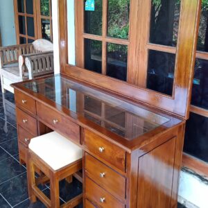 Meja Rias Minimalis